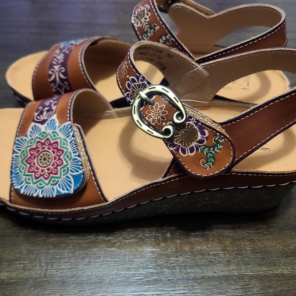 L'Artiste Spring Step Sandals Brown Floral Leather Wedge Roshni 38 Sz 7.5-8 - Picture 4 of 10